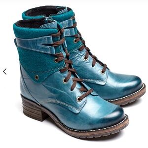 Dromedaris Teal Lace-Up Leather Ankle Boots with Suede Collar